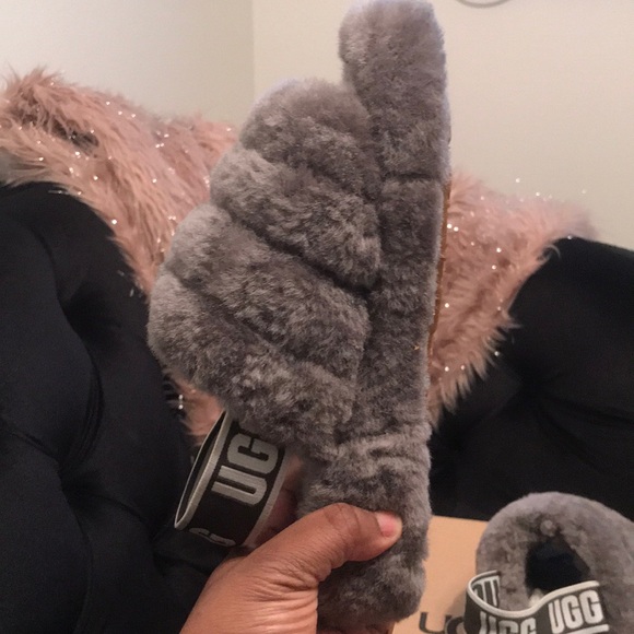 Women’s Fluffy Uggs Slide. - Picture 3 of 5